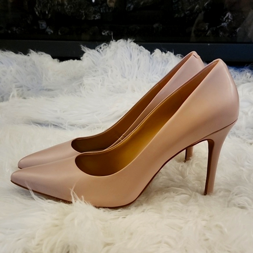 Classic Pointed-Toe High Heel Pumps in Blush